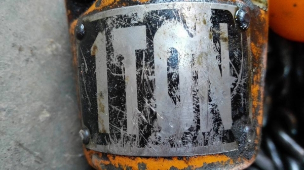 **** SOLD **** รอกโซ่ไฟฟ้า HITACHI 1 Ton. Made in JAPAN รุ่น 1SH1 ไฟบ้าน 220V. โซ่ยาว 6 ม. สภาพสวยดึงนิ่มพร้อมใช้งาน.