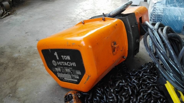 **** SOLD **** รอกโซ่ไฟฟ้า HITACHI 1 Ton. Made in JAPAN รุ่น 1SH1 ไฟบ้าน 220V. โซ่ยาว 6 ม. สภาพสวยดึงนิ่มพร้อมใช้งาน.