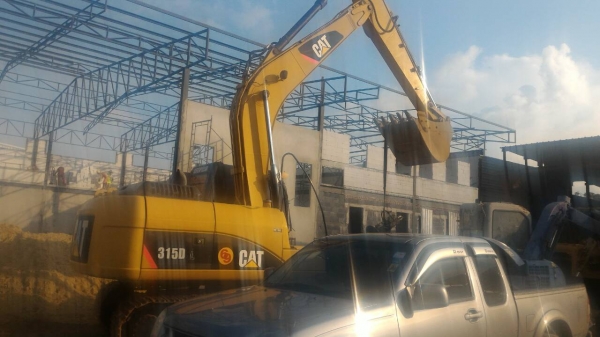 ขออนุญาติ  315D กระบอกดำ 8000 กว่าชั่วโมง 1700000 สนใจติดต่อ 0853224877-0988930465