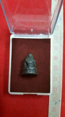 หลวงปู่ทิม วัดละหารไร่ จ.ระยอง รูปหล่อไตรมาส สวยมากกล่องเดิม