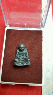 หลวงปู่ทิม วัดละหารไร่ จ.ระยอง รูปหล่อไตรมาส สวยมากกล่องเดิม