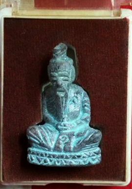 หลวงปู่ทิม วัดละหารไร่ จ.ระยอง ฤาษีนารอด เนื้อชิน เก่าขึ้นเขียวตามภาพครับ กล่องเดิม