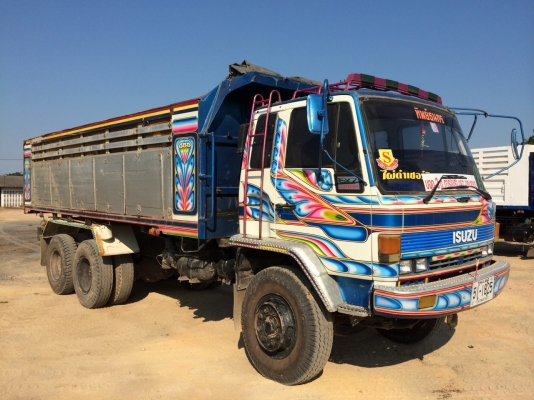 ISUZU  Rocky210f รถห้างแท้เดิมๆ คัชซีสวย ยางสวย เครื่องเดิม เกียร์ฟูลเลอร์เดิม หัวสวย ภายในสวย เจ้าของขับเองขายเอง พร้อมใช้