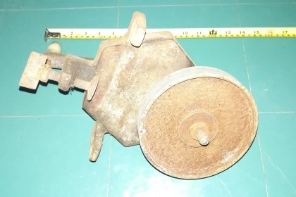 ขายหินเจียรมือหมุนงานเก่าพร้อมใบเจียรขนาด6นิ้ว