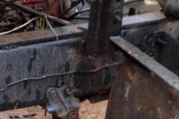 ISUZU FRR 175 HP 6BG1 หกล้อดั๊มพ์ กระบะดั๊มพ์เหล็ก 5 ตันความยาว 3.60 เมตรสภาพสวยพร้อมบรรทุกหนักได้เลย เครื่องยนต์แน่นดีแรงดีเดิมๆไม่มีเยิ้ม ภายในเก๋งคอนโซลสวยครบเพียบพร้อม แอร์เย็น พวงมาลัยเพาเวอร์ ระบบเบรคทริ๊ปฟี้ครบครัน ช่วงล่างใหญ่คัชซีสวยไม่มีบวม ยาง