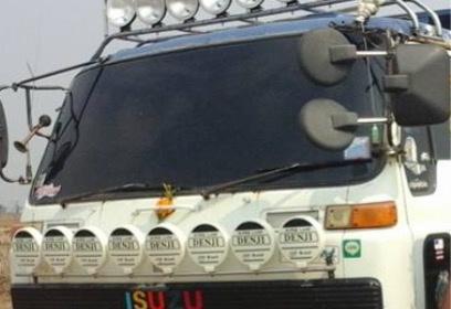 ISUZU FRR 175 HP 6BG1 หกล้อดั๊มพ์ กระบะดั๊มพ์เหล็ก 5 ตันความยาว 3.60 เมตรสภาพสวยพร้อมบรรทุกหนักได้เลย เครื่องยนต์แน่นดีแรงดีเดิมๆไม่มีเยิ้ม ภายในเก๋งคอนโซลสวยครบเพียบพร้อม แอร์เย็น พวงมาลัยเพาเวอร์ ระบบเบรคทริ๊ปฟี้ครบครัน ช่วงล่างใหญ่คัชซีสวยไม่มีบวม ยาง