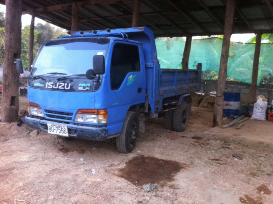 ขายหกล้อดั้มพ์ NKR 135 แรง