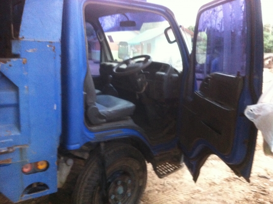 ขายหกล้อดั้มพ์ NKR 135 แรง