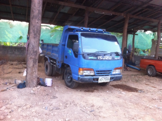 ขายหกล้อดั้มพ์ NKR 135 แรง