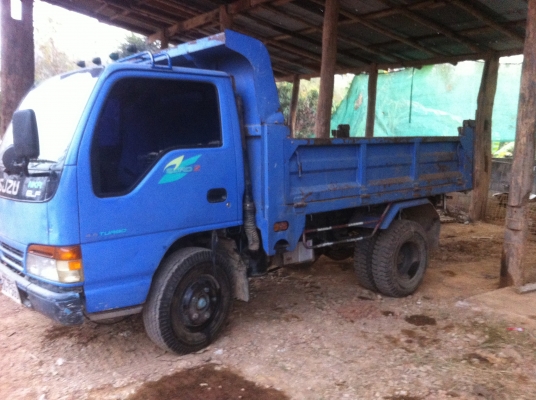 ขายหกล้อดั้มพ์ NKR 135 แรง