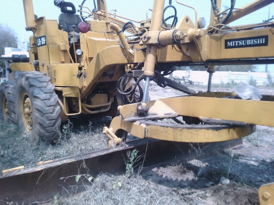 ขาย รถเกรด MITSUBISHI LG-2H เอกสารเล่มทะเบียนครบ รถใช้งานได้ปกติ เครื่องดี ใช้งานได้ทุกระบบ