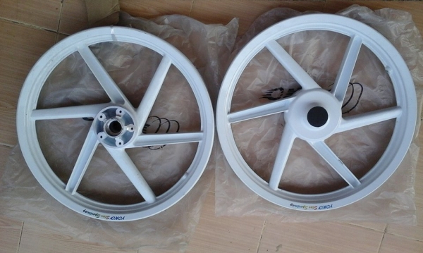 ขายล้อแม็ก 6 ก้าน สีขาว yoko ของใหม่ขายข้างล่ะ 980 บาท
