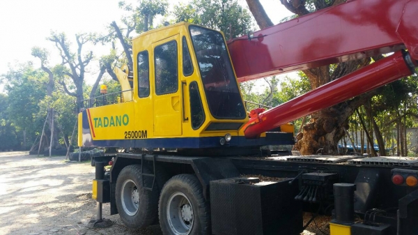 ขออนุญาติขาย รถ เครน TADANO  25T  ปั้ม2ตอนดันหน้า 12ล้อเอกสารเล่มพร้อม ใช้งานไม่มีบูมกิ๊ปราคา  1950000  สนใจติดต่อ  0853224877-0988930465