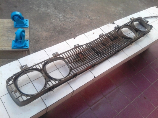 ต้องการขายกระจังหน้าเเว่นรถ DATSUN 620