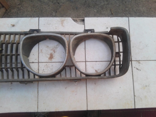 ต้องการขายกระจังหน้าเเว่นรถ DATSUN 620