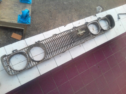 ต้องการขายกระจังหน้าเเว่นรถ DATSUN 620