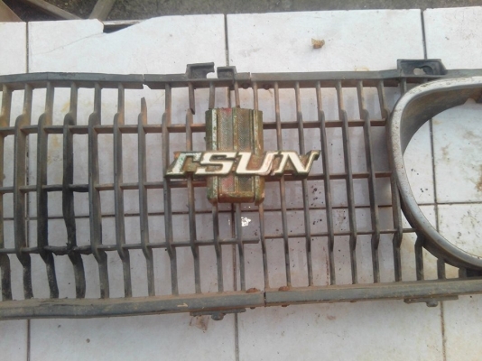 ต้องการขายกระจังหน้าเเว่นรถ DATSUN 620