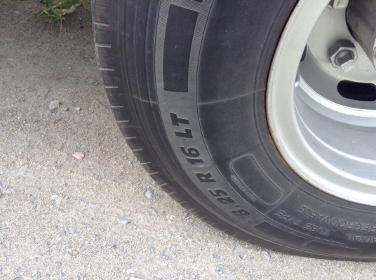 6ล้อรั้ว117แรง..สวยๆสภาพดี HINO FC2WHLA เครื่อง WO4D..เล่มพร้อม.