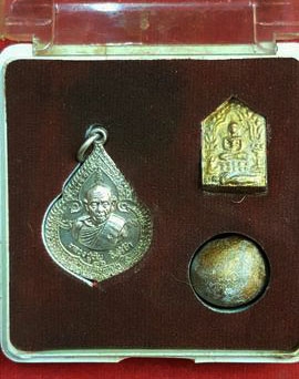 หลวงปู่ทิม วัดละหารไร่ จ.ระยอง เหรียญหยดน้ำ 3 ชุด กล่องเดิม