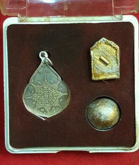 หลวงปู่ทิม วัดละหารไร่ จ.ระยอง เหรียญหยดน้ำ 3 ชุด กล่องเดิม