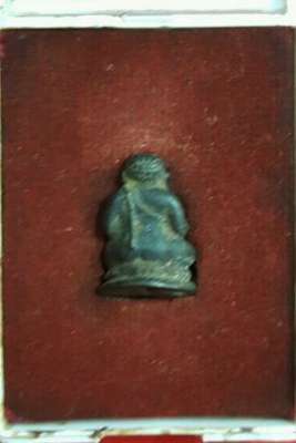 หลวงปู่ทิม วัดละหารไร่ จ.ระยอง ลอยองค์พระสังกัจจาย ตอกโค๊ดฐานสวยโดนๆ กล่องเดิม