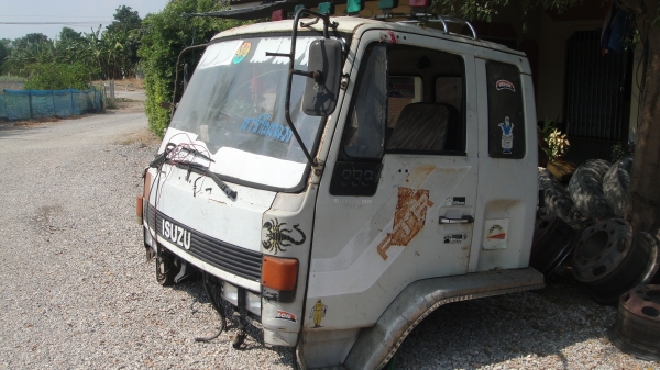 หัว ROCKY สีเดิมบางป๊อง สวยเดิม ขาหน้า-หลัง กันชน กรองหลังเก๋ง ของครบ สวย ถูก หัว ROCKY สีเดิมบางป๊อง สวยเดิม ขาหน้า-หลัง กันชน กรองหลังเก๋ง ของครบ สวย ถูก