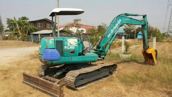 ขาย 365,000 รถแบคโฮ KOMATSU pc 40-7 เครื่องดีปั้มแรงเอวแน่นช่วงล่างสวยพร้อมใช้ 090-772-3710 090-772-3708