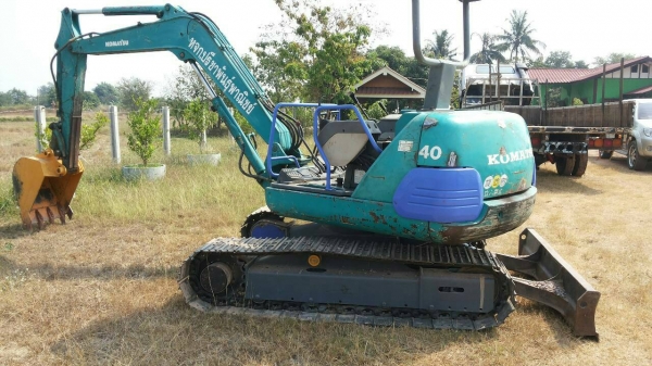 ขาย 365,000 รถแบคโฮ KOMATSU pc 40-7 เครื่องดีปั้มแรงเอวแน่นช่วงล่างสวยพร้อมใช้ 090-772-3710 090-772-3708