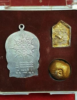 หลวงปู่ทิม วัดละหารไร่ จ.ระยอง นั่งพาน ชุดรวม 3 สวยนางฟ้า