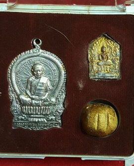 หลวงปู่ทิม วัดละหารไร่ จ.ระยอง นั่งพาน ชุดรวม 3 สวยนางฟ้า