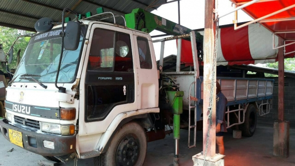 ขายด่วน!! ล็อกกี้ 165 ยาว 6.50เมตร เครน 4.5ตัน 3ปอก 2ชัก สภาพพร้อมใช้งาน K.อู้ด 081-2995537,K.อิ้ง 081-1597055