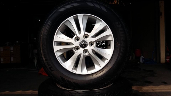 ขายล้อแม็กป้ายแดง revo 16" ยางปี15 สนใจติดต่อ ตาเล็ก ล้อและยาง 081-3747940