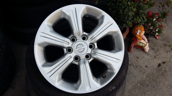 ขายล้อแม็กป้ายแดง np300 navara calibre 16" สนใจติดต่อ ตาเล็ก ล้อและยาง 081-3747940