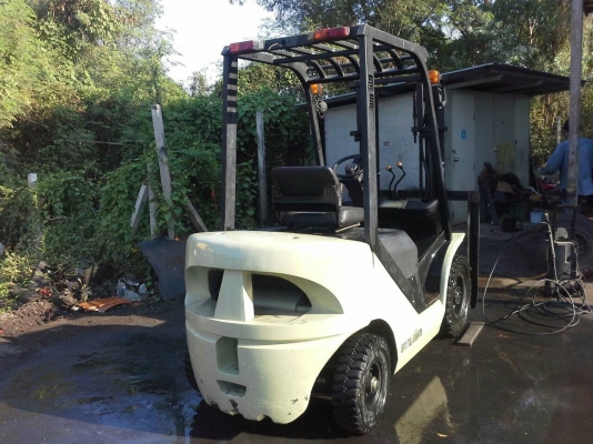 รถยกUNขนาด2ตัน เสาสูง3เมตร เกียร์ออร์โต้ เครื่องยนต์ดีเซลISUZU C240 ยางตัน4เส้น ราคาต่อรองได้0816161541