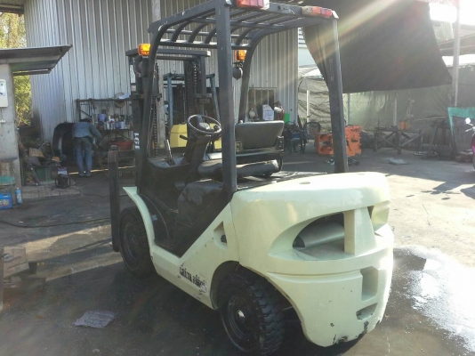 รถยกUNขนาด2ตัน เสาสูง3เมตร เกียร์ออร์โต้ เครื่องยนต์ดีเซลISUZU C240 ยางตัน4เส้น ราคาต่อรองได้0816161541