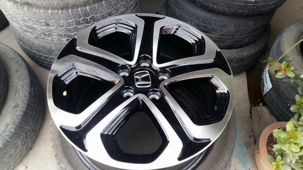 ขายล้อแม็กป้ายแดง HR-V 17" สนใจติดต่อ ตาเล็ก ล้อและยาง 081-3747940