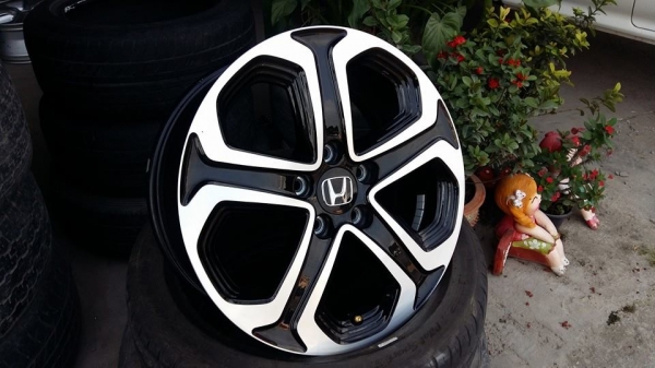 ขายล้อแม็กป้ายแดง HR-V 17" สนใจติดต่อ ตาเล็ก ล้อและยาง 081-3747940