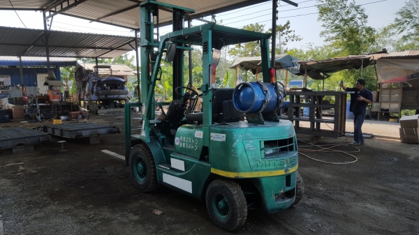 ขายรถยก2ตันเสา4เมตรนางงามจากนอกรุ่นล่าสุด