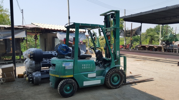 ขายรถยก2ตันเสา4เมตรนางงามจากนอกรุ่นล่าสุด