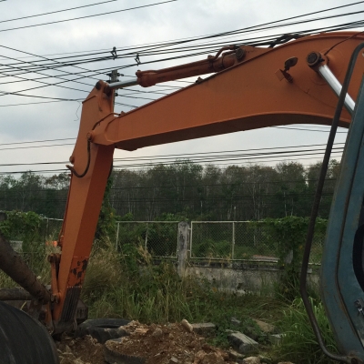 ขายรถแบคโฮ HITACHI EX200-3 เอกสารเล่มทะเบียน ระบบไฟเต็ม ราคา 750000