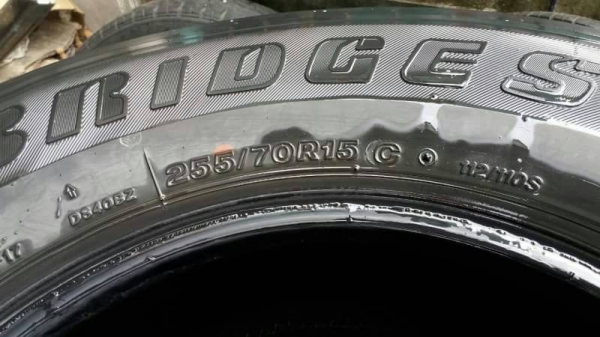 ยาง bridgestone 255 70 15 ปี 11 ชุดล่ะ 3000