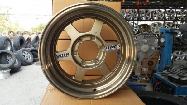 ล้อ te37 ขอบ 18 กว้าง 8 นิ้ว ชุดล่ะ 10,000