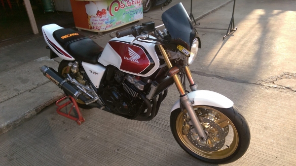 ขายคับ HONDA CB400 ปี98เวอร์ชั่นSสีสวย ท่อแต่ง แฮนด์บาร์ ชิวหน้า แกนโช๊คทอง อินวอยส์ สรรพสามิตร ราคา 72500 บาท ส่งได้ทั่วไทยคับ สนใจติดต่อ 081-0578282 FACEBOOK ชาญณรงค์ ป๊อป ชัยอมฤต ไอดีไลน์ POPBIGBIKESAKON คับ สนใจรถสวย ถูก ดี ต้อง POP BIGBIKE SAKONNAKHO