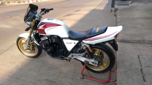 ขายคับ HONDA CB400 ปี98เวอร์ชั่นSสีสวย ท่อแต่ง แฮนด์บาร์ ชิวหน้า แกนโช๊คทอง อินวอยส์ สรรพสามิตร ราคา 72500 บาท ส่งได้ทั่วไทยคับ สนใจติดต่อ 081-0578282 FACEBOOK ชาญณรงค์ ป๊อป ชัยอมฤต ไอดีไลน์ POPBIGBIKESAKON คับ สนใจรถสวย ถูก ดี ต้อง POP BIGBIKE SAKONNAKHO