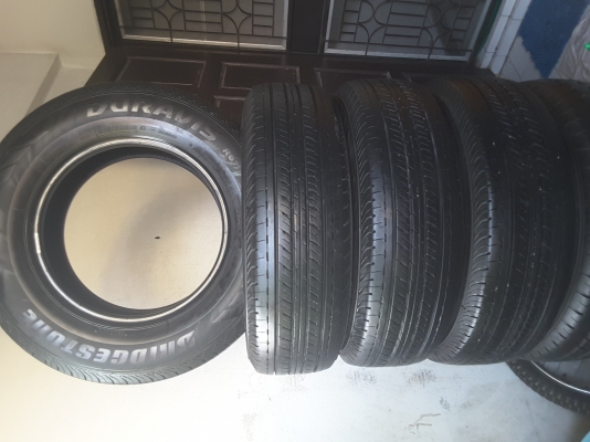 ยาง bridgestone 215 70 15 ปี 12 ชุดล่ะ 4000