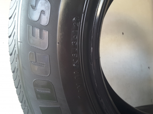 ยาง bridgestone 215 70 15 ปี 12 ชุดล่ะ 4000