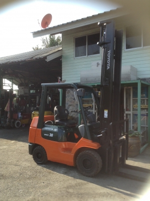 +++ ขายโฟล์คลิฟท์  TOYOTA 7FG30  ขนาด  3  ตัน  เครื่องยนต์เบนซิน  แก๊ส  เสา  5  เมตร  เกียร์ออโตเมติค   งา  1,070  มม.  ยางตัน