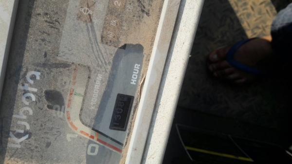 ขายรถเกี่ยวข้าว คูโบต้า รุ่น DC 60  ปี 2555 นิ้วสปริง 13xx  ชั่วโมง