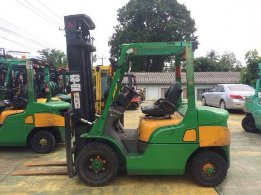 ขายรถดีเซล mitsubishi 2.5 ตัน เกียร ออโต้