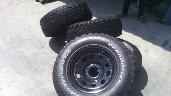 ขายกะทะขอบ 17 ออฟ 0 พร้อมยาง BF All 265/70R17 ปี11